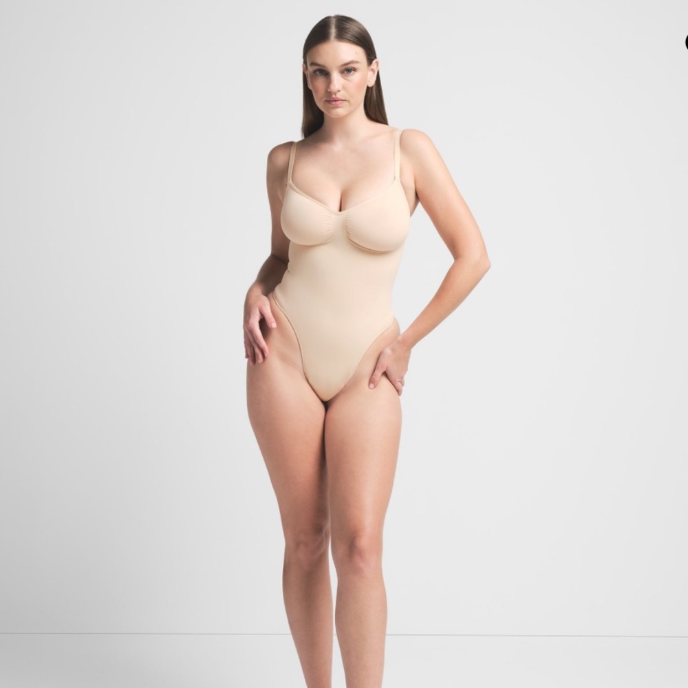 NEW! SKIMS Seamless sculpt BREIF BODYSUIT SMALL SAND